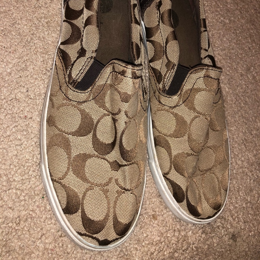 Coach flats